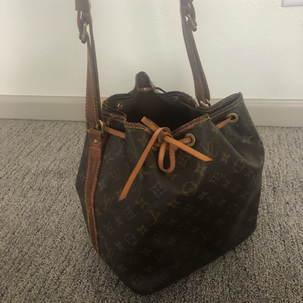 Vintage Louis Vuitton monogram bucket bag!